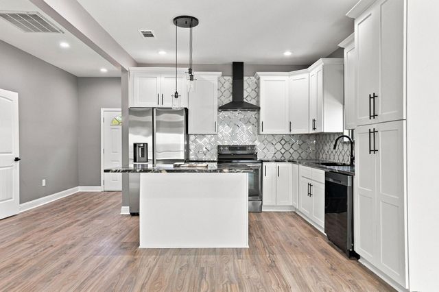 705 E Austin St, Paris, TX kitchen